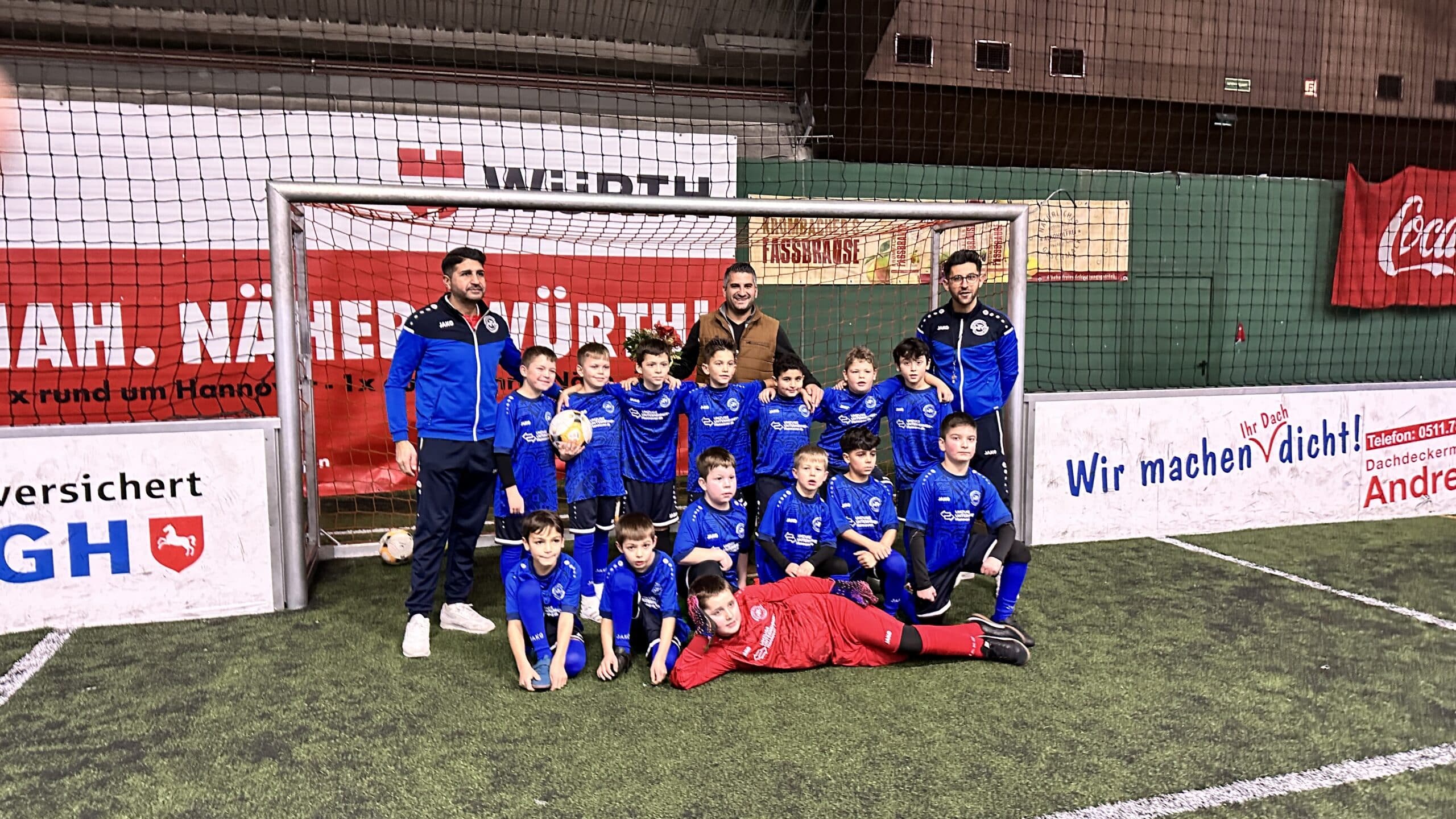 Fußballmannschaft mit Trikots vom Umzugsunternehmen Hannover